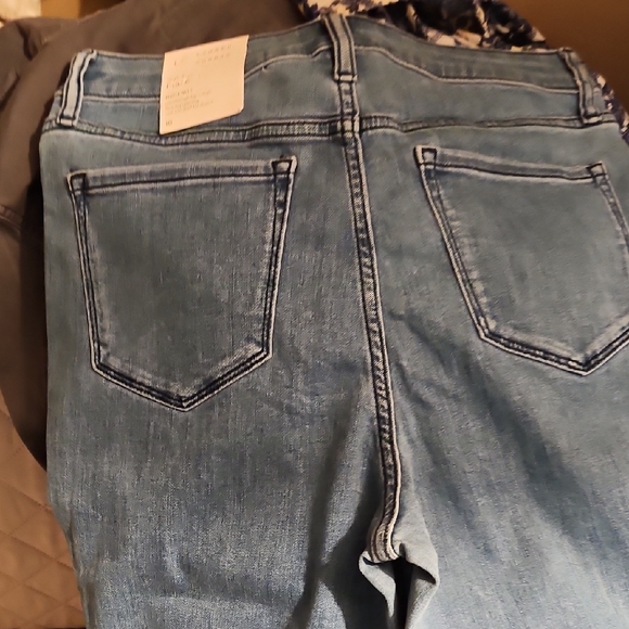 NWT. LC Women's Blue Jeans - Picture 6 of 6
